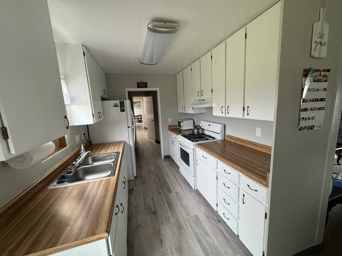 Full kitchen