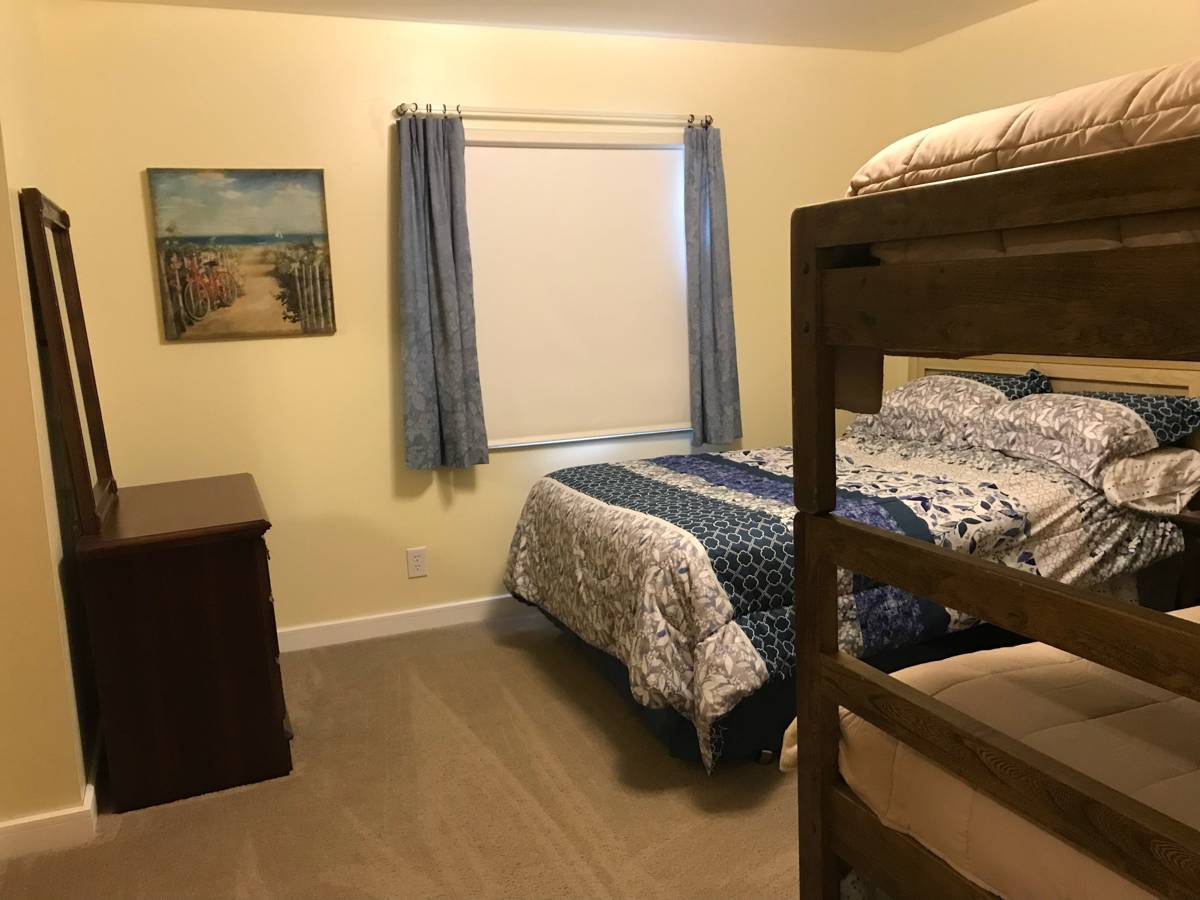 Lodge bedroom with bunk bed